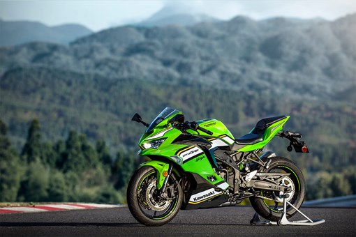 
								Kawasaki Ninja 400 full									