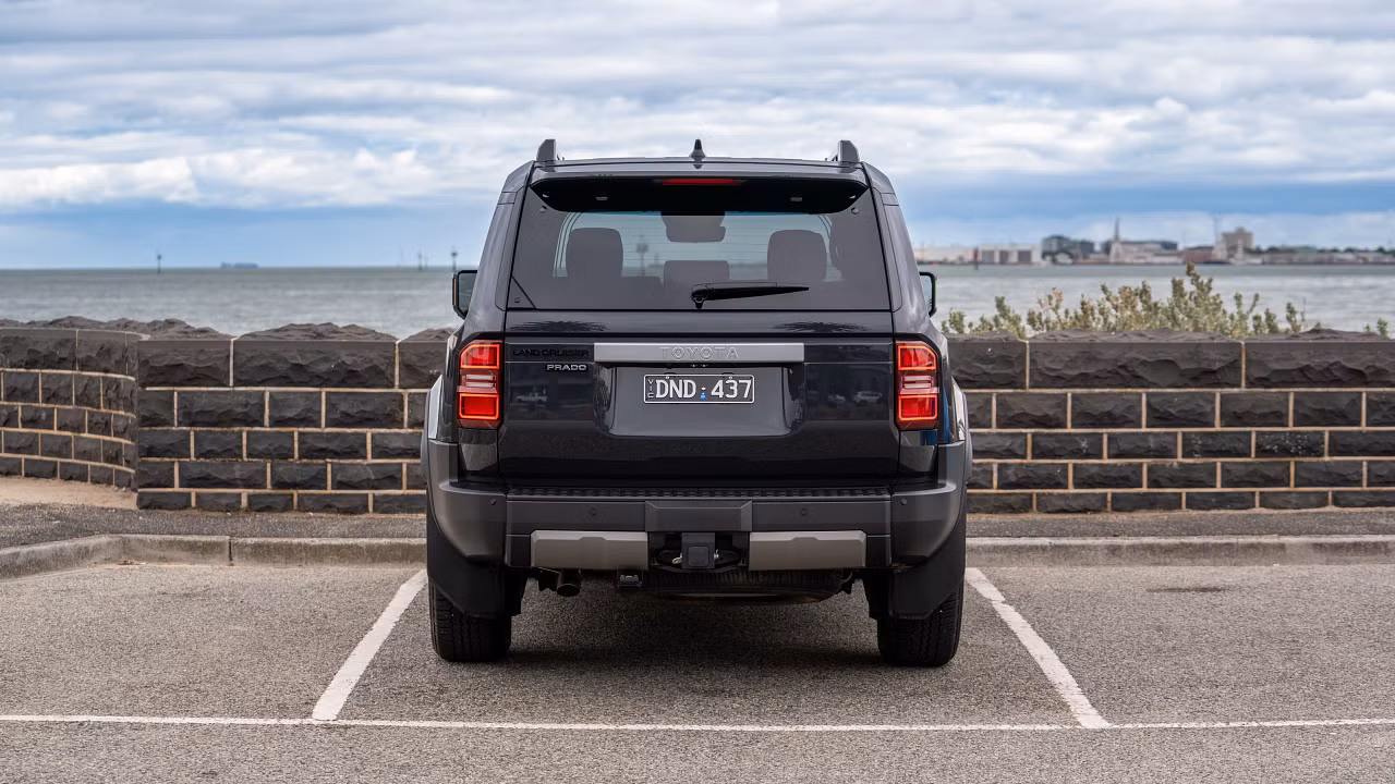 
								Toyota LandCruiser Prado full									