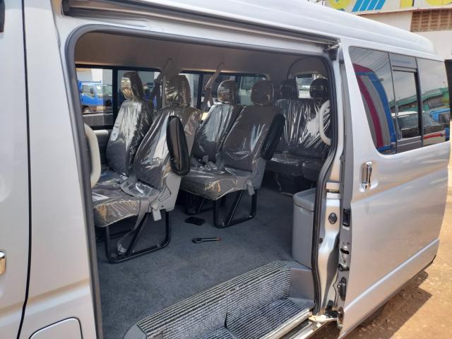 
								2010 Toyota HIACE (Drone) full									