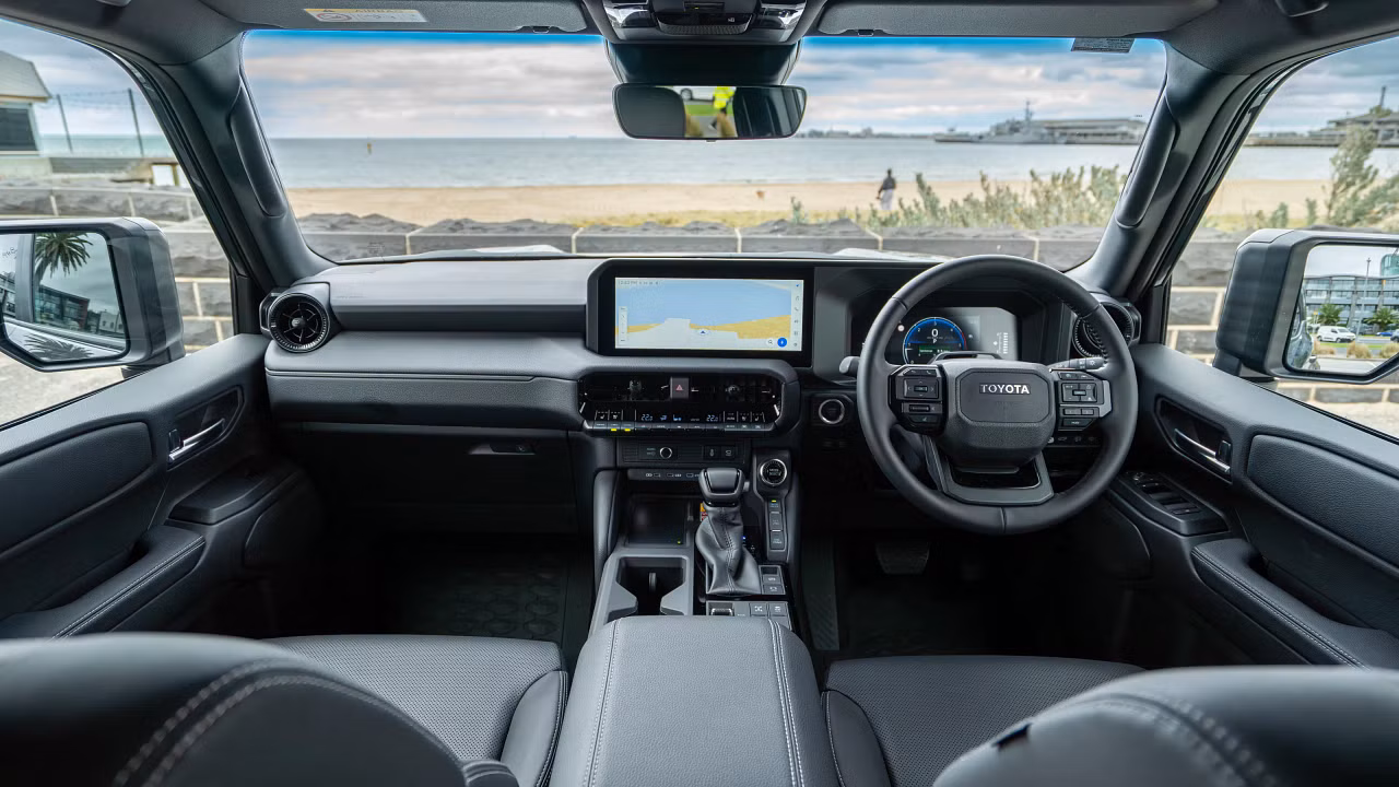 
								Toyota LandCruiser Prado full									